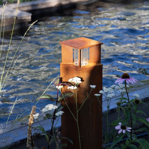 Robuuste vierkante tuinlamp corten bruin cortenstaal glazen venster buitenlamp.