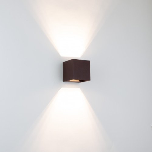 Reach up- en downlighter wandlamp voor binnen en buiten met modern design van aluminium in zwarte & bruine kleur